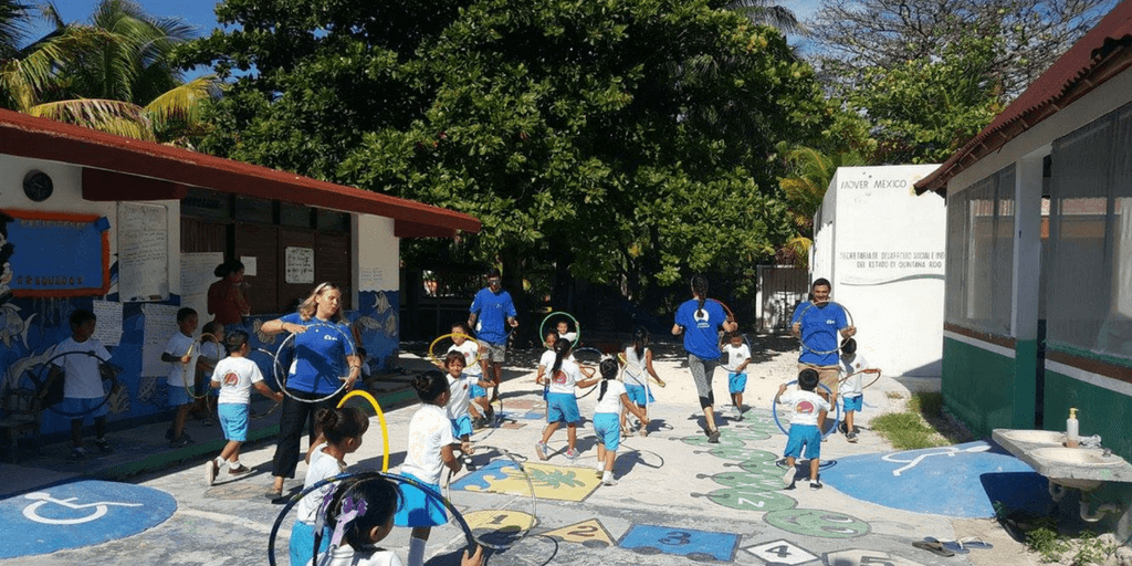 Christmas volunteering opportunities in Mexico.